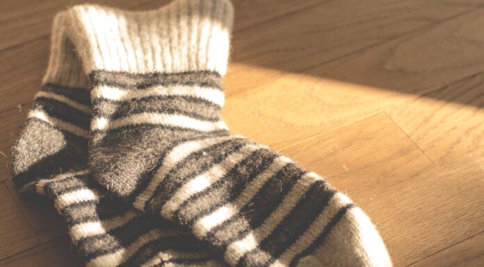 Jak Dbać o Ciepło Stóp Zimą? Sprawdzone Porady i Rozwiązania skarpety
